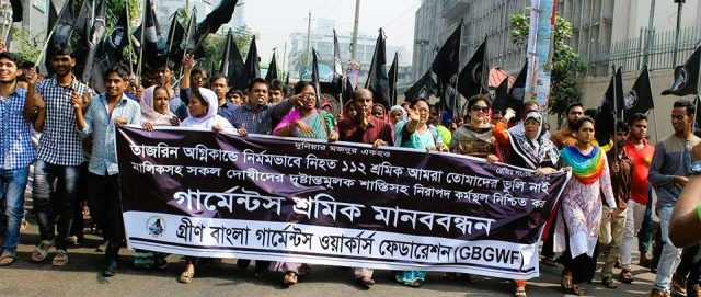 Garment workers' human chain in memory of deceased workers of Tazreen Fashion, initiated by Green Bangla Garment Workers Federation